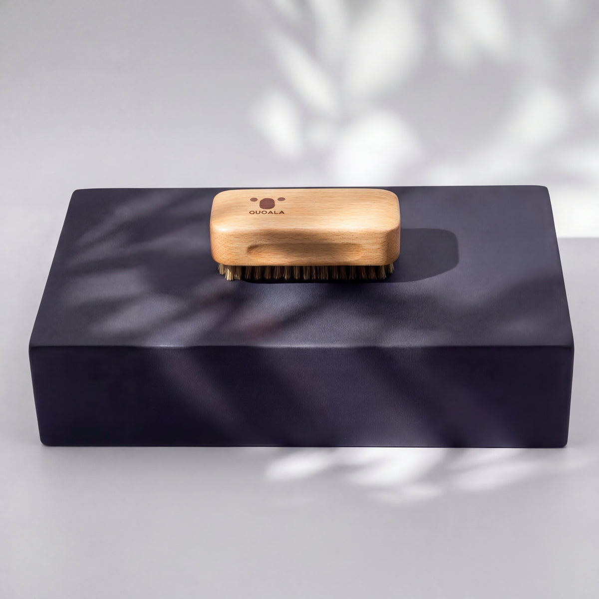 Workshop hand brush for washing hands, block of FSC-certified beech with the QUOALA logo