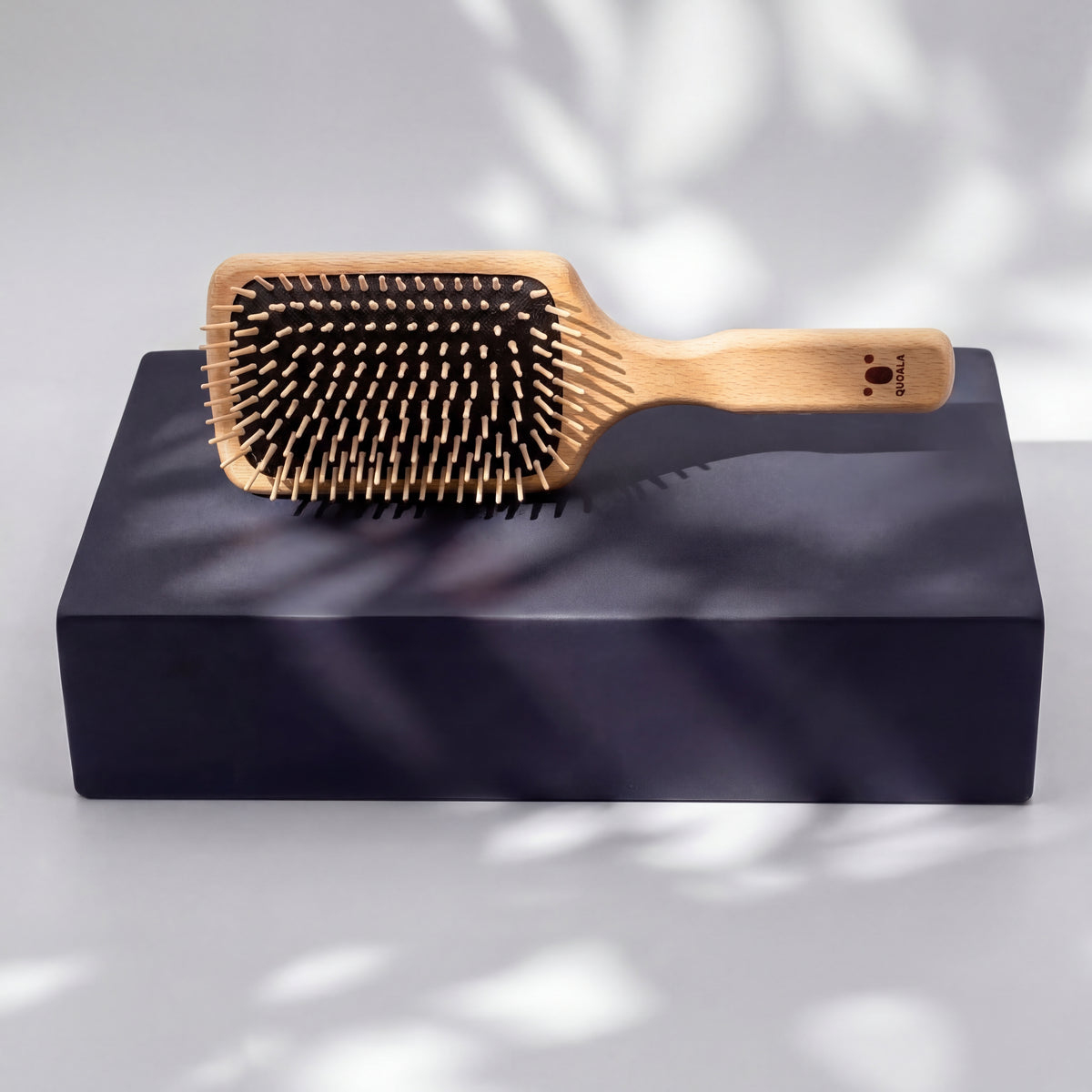 Paddle-Haarbürste (Gross, Hainbuchen-Holzstifte, fest, Vegan)