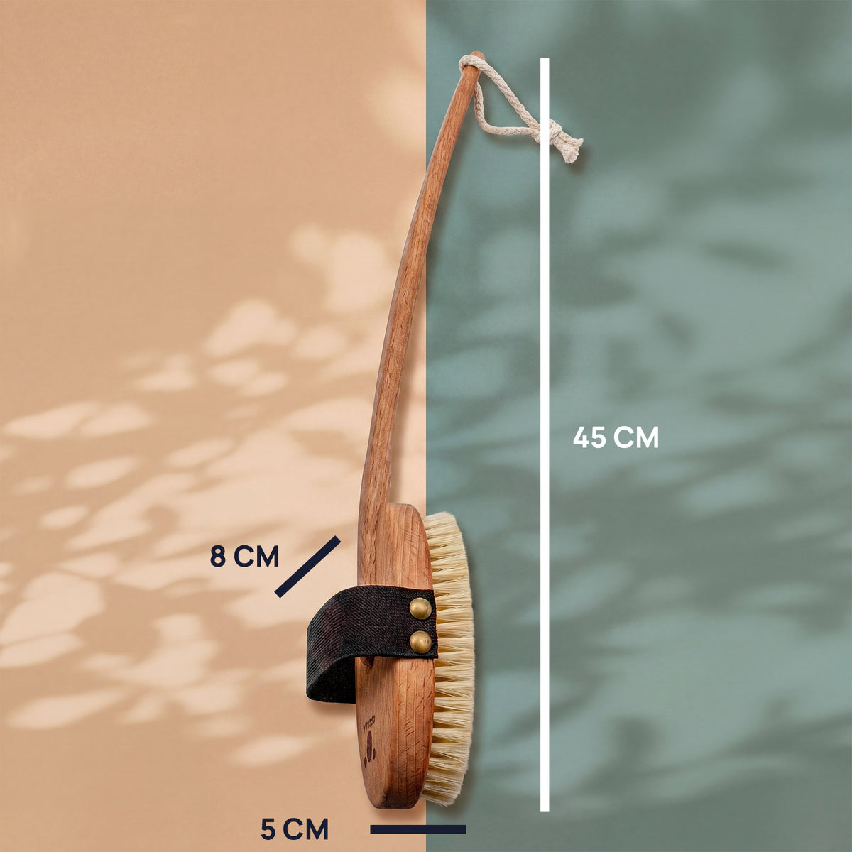 Massgrafik der Badebürste: 45 cm lang, Bürstenkopf 8 cm hoch und 5 cm breit.