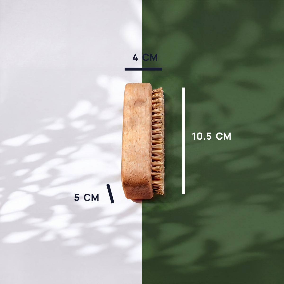 Massgrafik der Handwerkerbürste: 10,5 cm lang, 4 cm breit, 5 cm tief.
